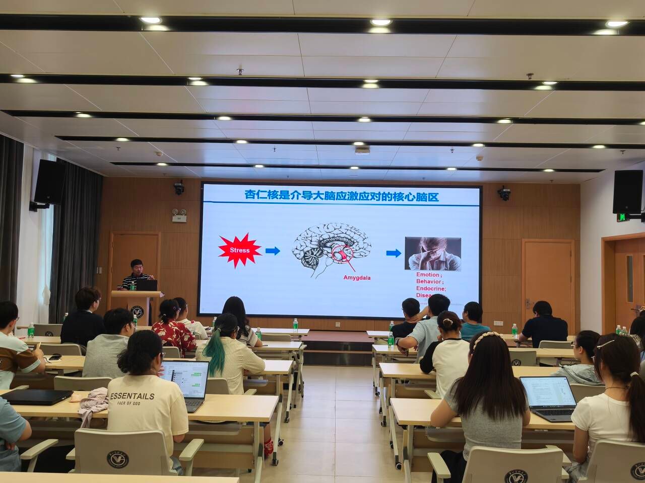 麻豆av
特邀南昌大学潘秉兴教授作专题学术讲座